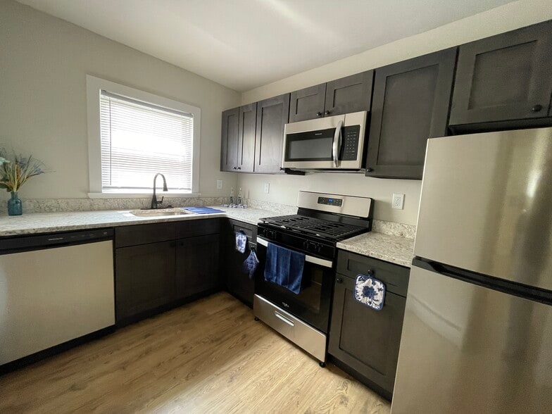 Premium Kitchen - Beechwood Court Apartments