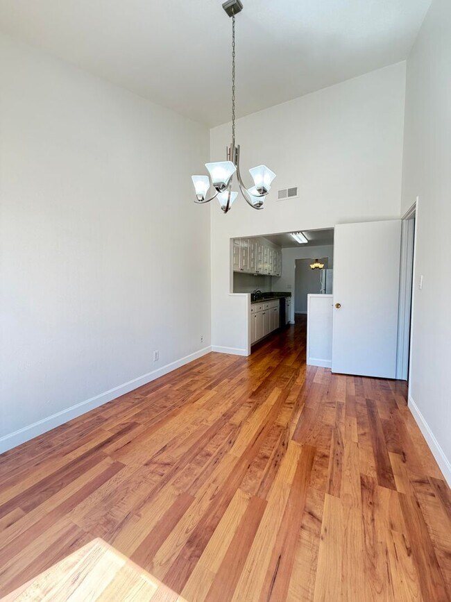Building Photo - 3555 Magnolia Dr