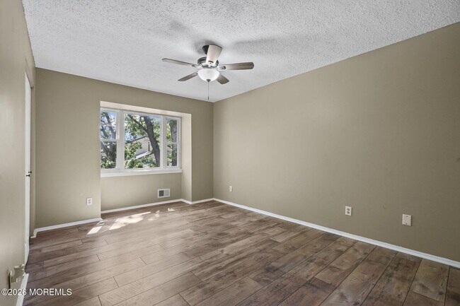 Building Photo - 1062 Cheryl Ct