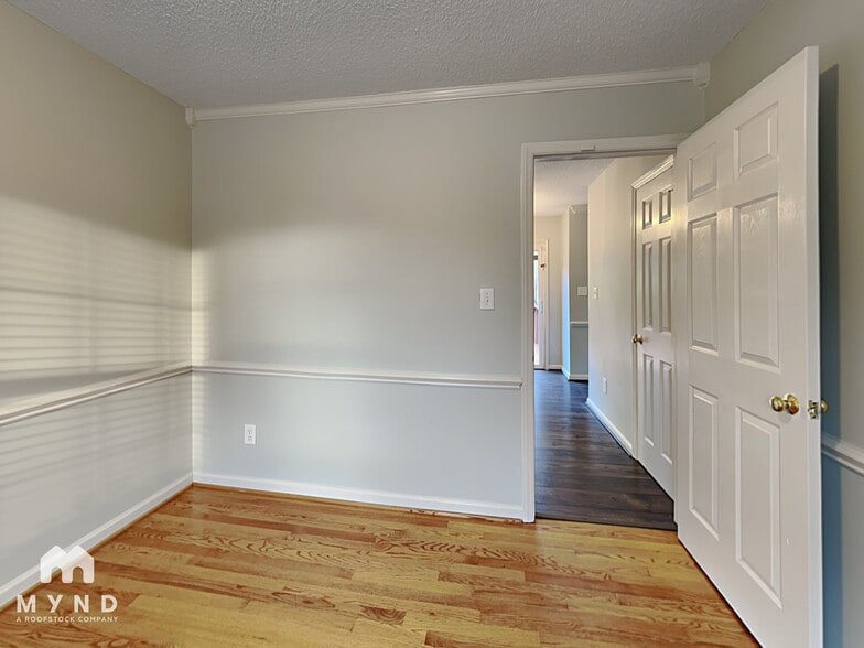 Building Photo - 2024 Julian Ln