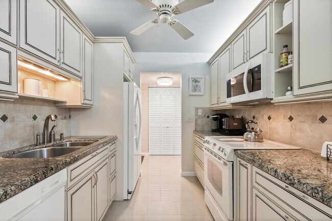 Building Photo - 5440 N Ocean Dr