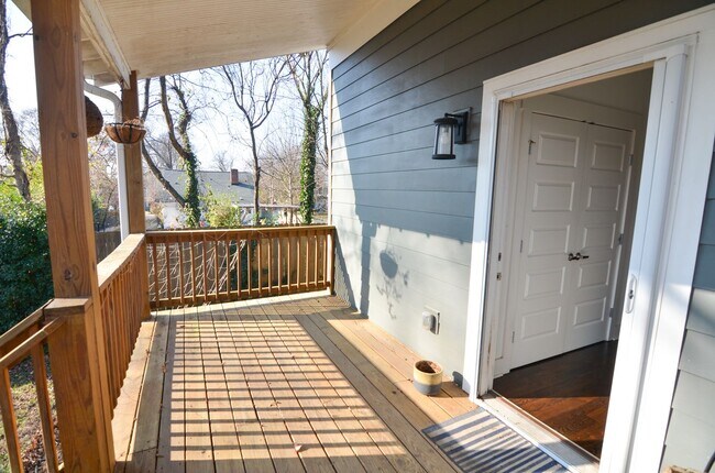 Building Photo - Stunner in East