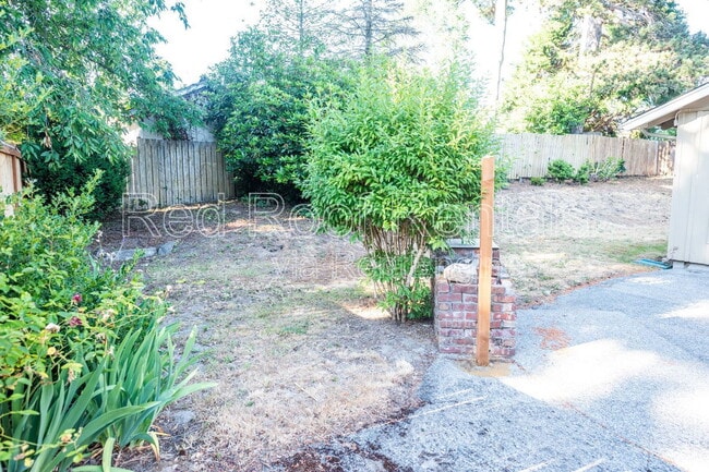 Building Photo - 815 Maywood Ln