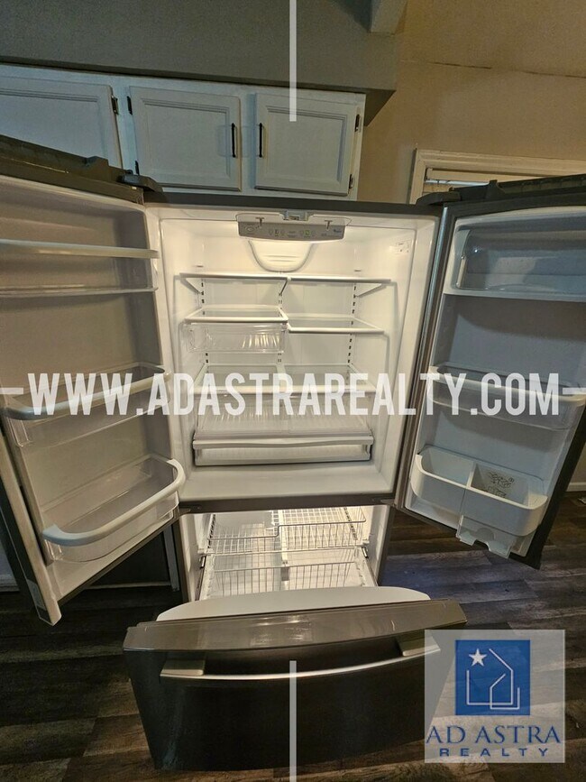 Building Photo - Open 3 Bed 2 Bath Home KCMO!!-Available NOW!!