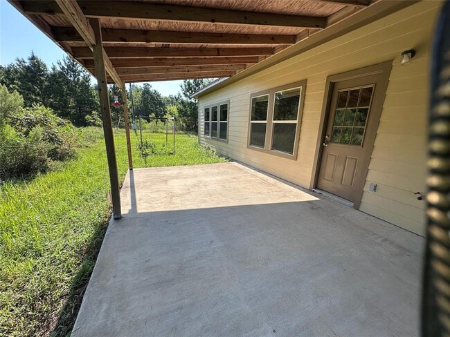 Building Photo - 214 Pine Path