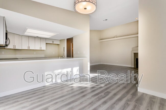 Building Photo - 6250 W Flamingo Rd