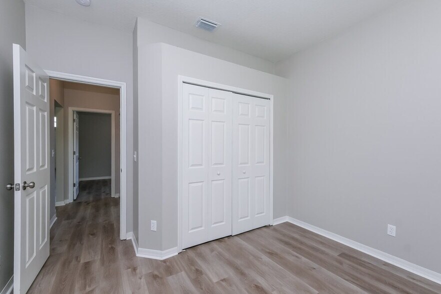 Building Photo - 1614 Wakefield Dr