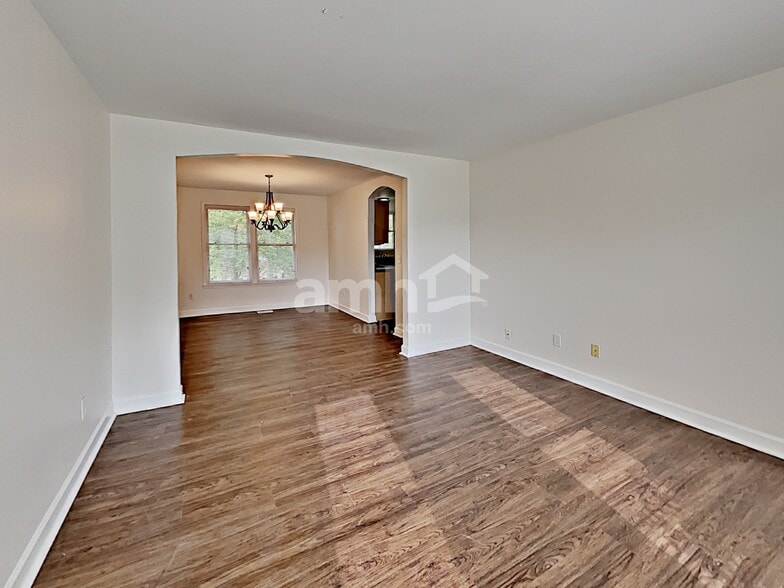 Building Photo - 4013 Windwood Ln