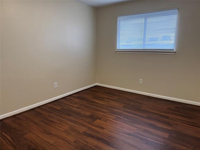 Building Photo - 6435 Waldron Dr