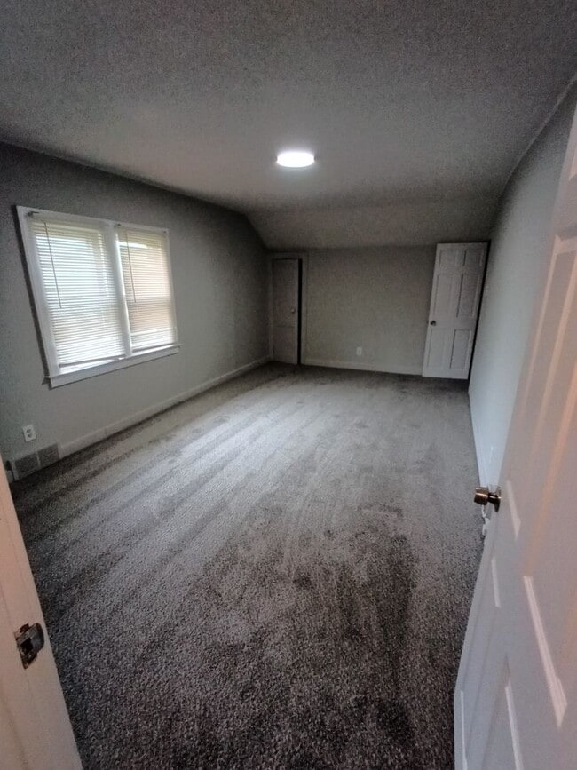 Building Photo - 4 bedroom 2 bath brick colonial NOW AVAILA...