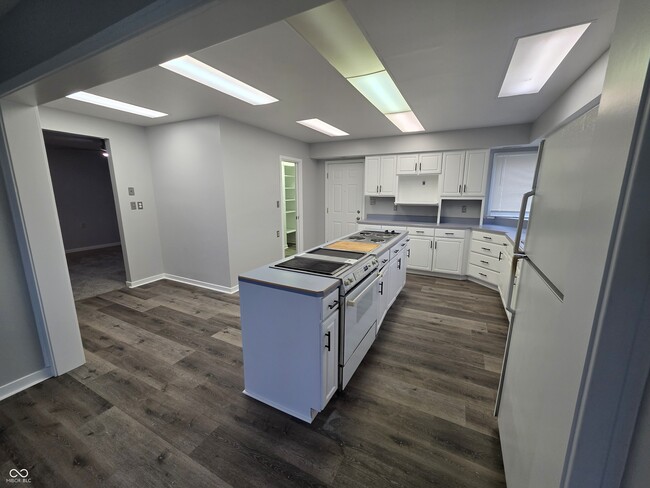 Building Photo - 3803 Biscayne Rd