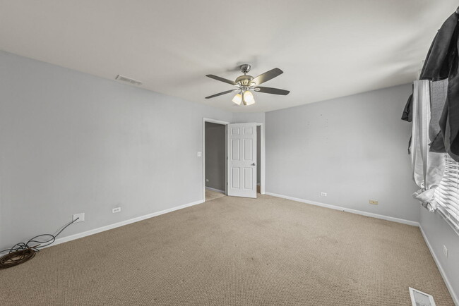 Building Photo - 129 Springbrook Trail S