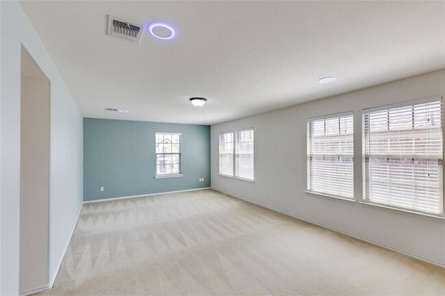 Building Photo - 868 Water Hyacinth Loop