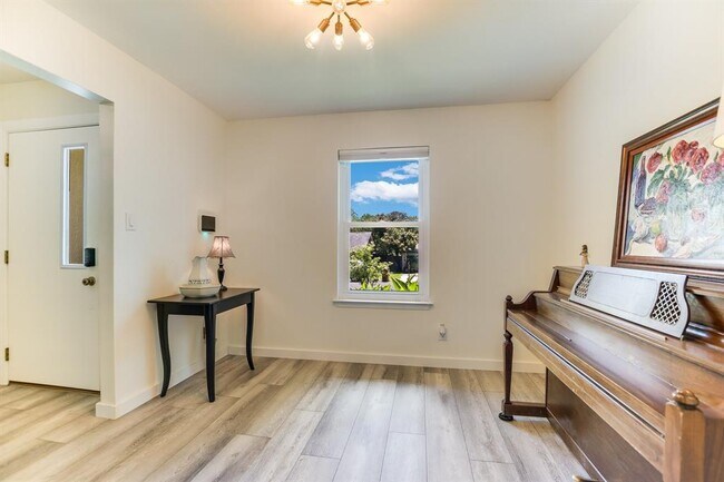 Building Photo - 6508 Sunnysky Way