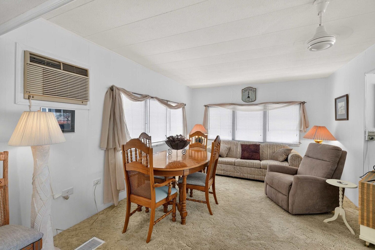 Building Photo - 718 S Green Cir