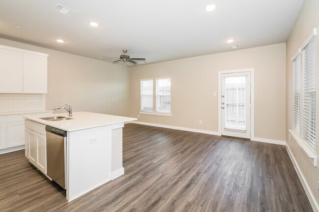 Building Photo - 309 N Centro Cir