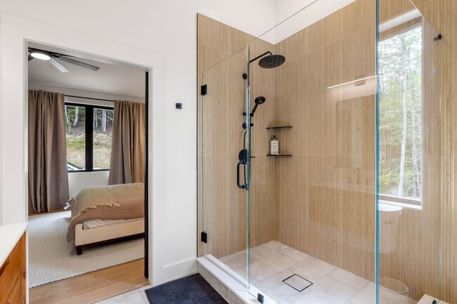 Building Photo - 162 Pond Rd