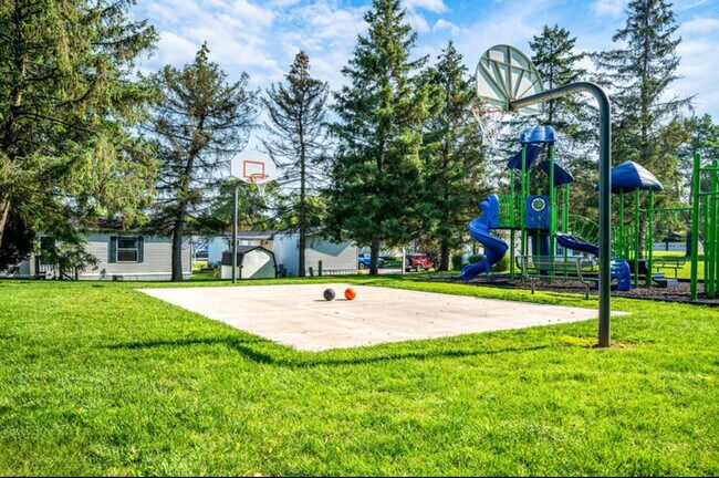 Building Photo - 9345 White Pine Ct