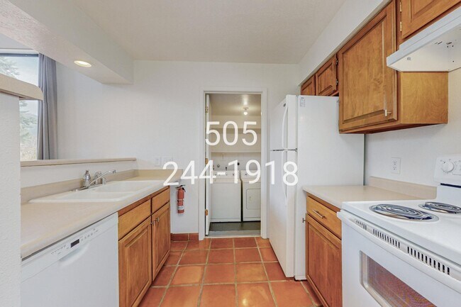 Building Photo - 876 Tramway Ln Ct NE