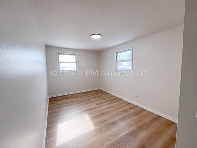 Building Photo - 3983 Lynward Rd