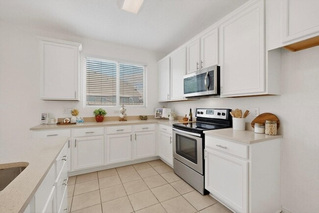 Building Photo - 6212 Topsail Dr