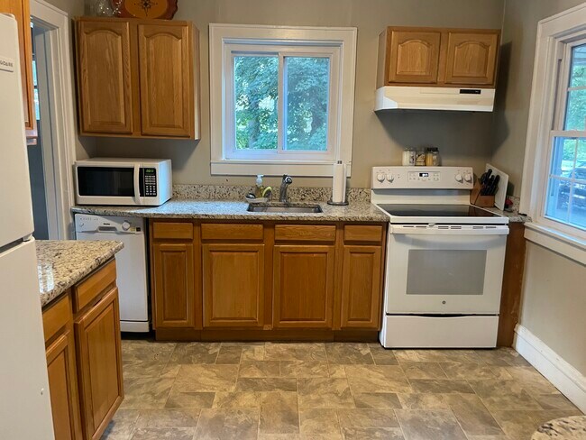 Building Photo - 90 Lake Ave