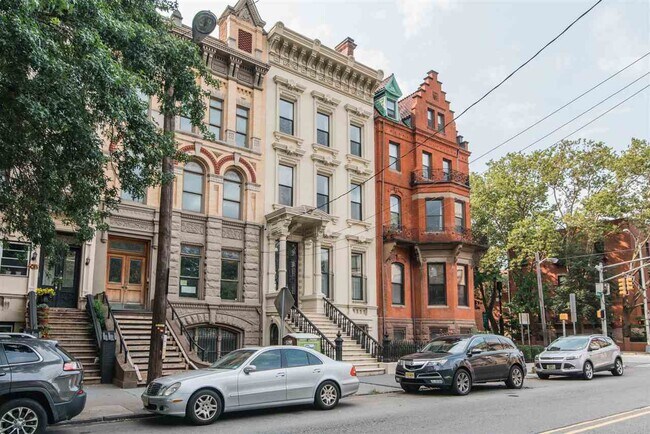 Building Photo - 465 Jersey Ave