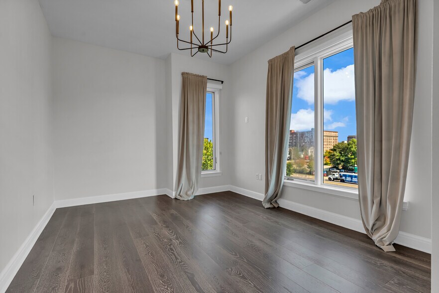 Building Photo - 438 Selden St