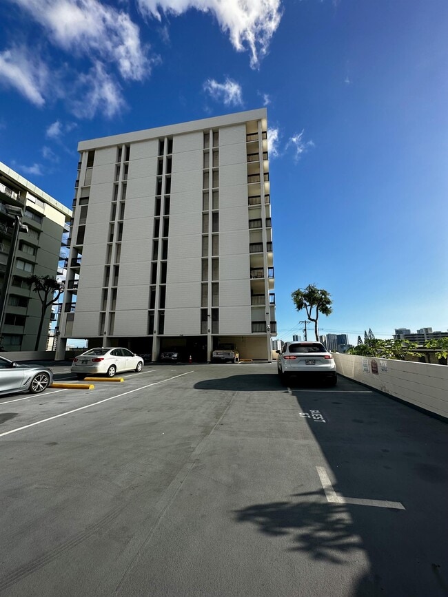 Building Photo - 1560 Thurston Ave