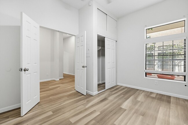 Building Photo - 270 Dahlia Ave