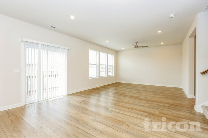 Building Photo - 7012 Park Knoll Dr