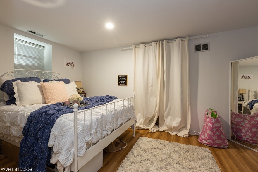 Building Photo - 2518 Ashland N Ave