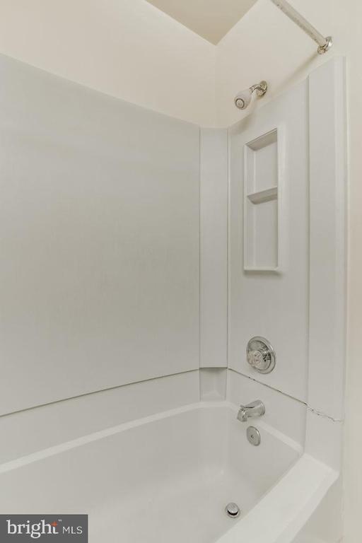 Building Photo - 1809 N Uhle St