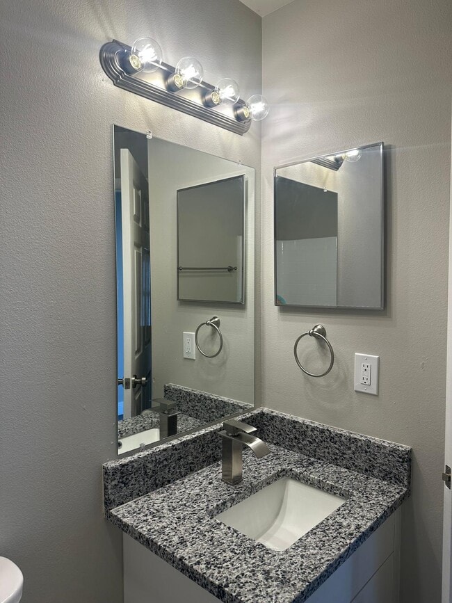 Building Photo - 790 Gillen Ave NW