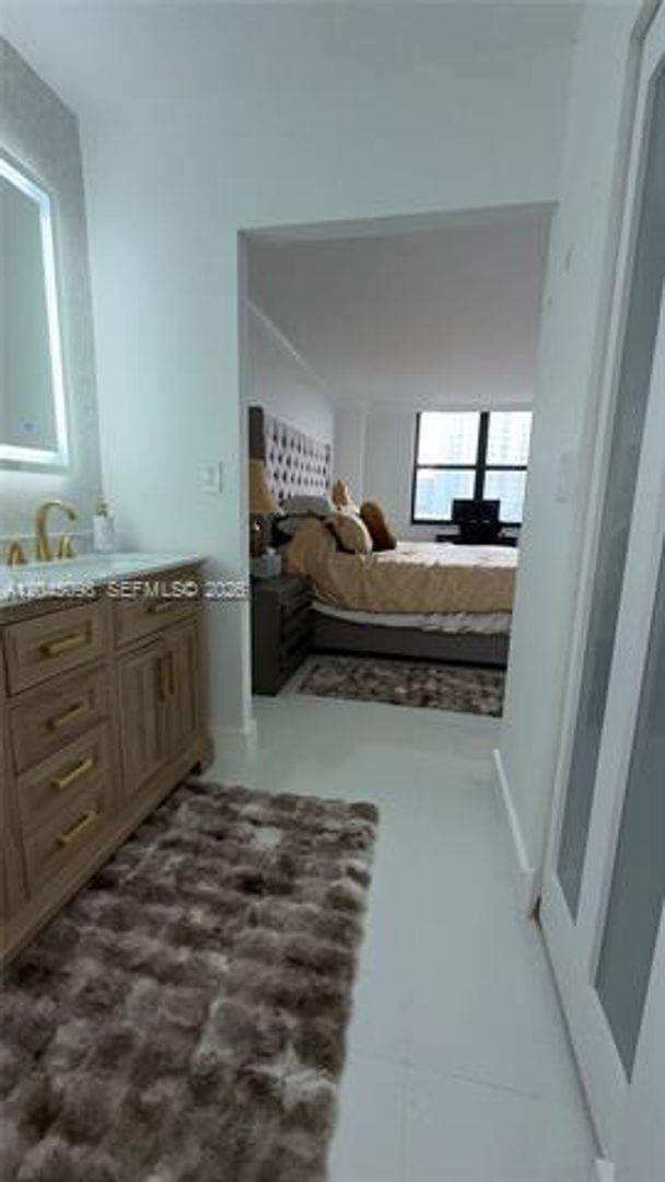 Building Photo - 2333 Brickell Ave