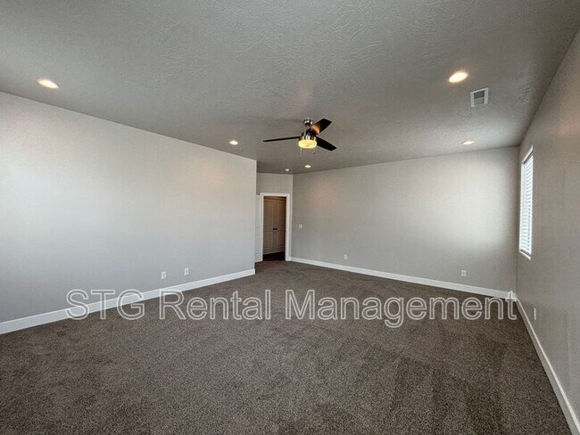 Building Photo - 857 S 4380 W