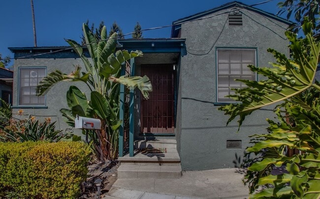 Primary Photo - 706 1/2 North McCadden Place