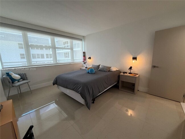 Building Photo - 2030 S Ocean Dr
