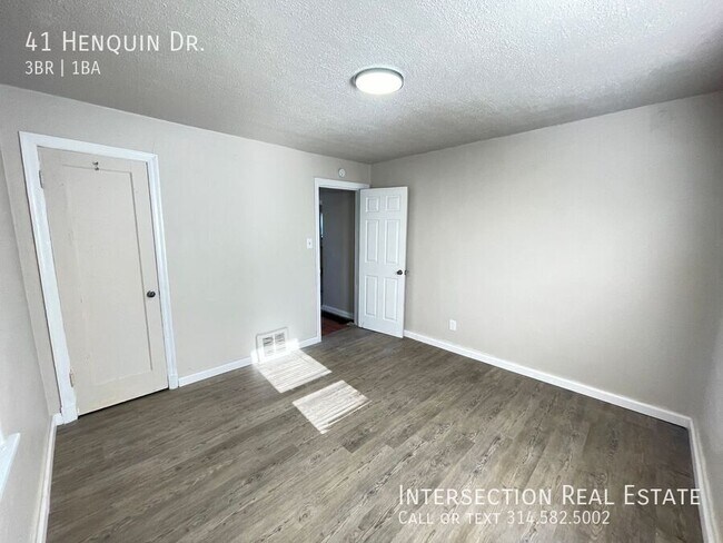 Building Photo - 41 Henquin Dr