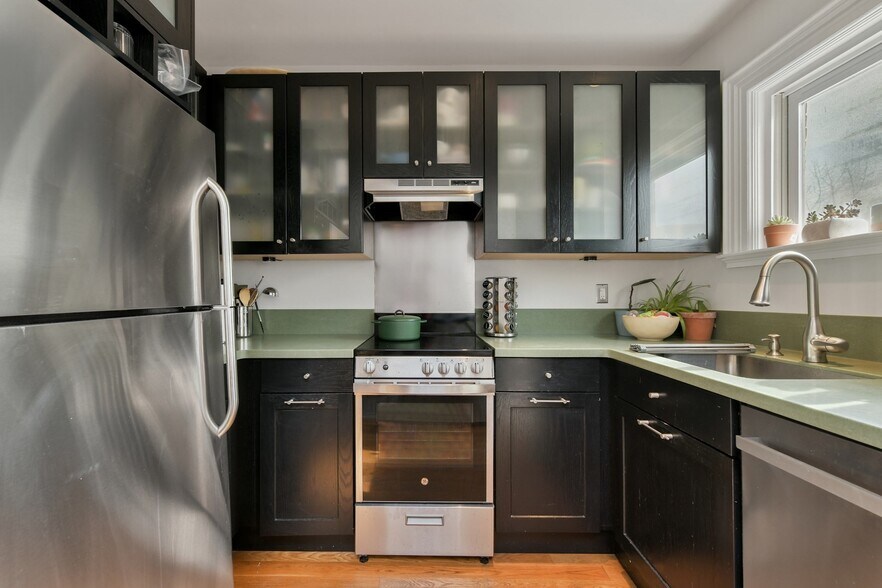 Building Photo - 219 W Newton St