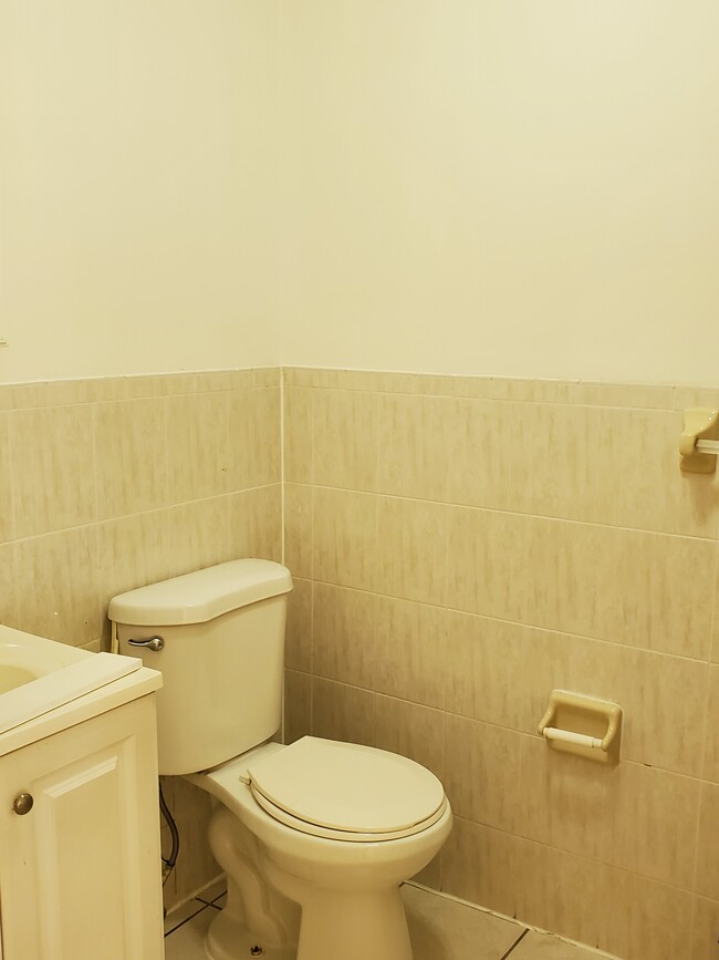 MASTER BATHROOM - 14 Seymour Ave