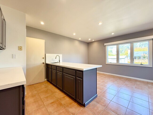 Building Photo - Beautifully Renovated Single-Family Home i...