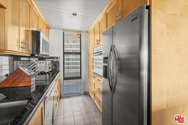 Building Photo - 4316 Marina City Dr