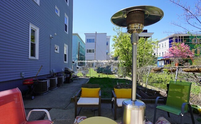 Building Photo - 27 Marney St