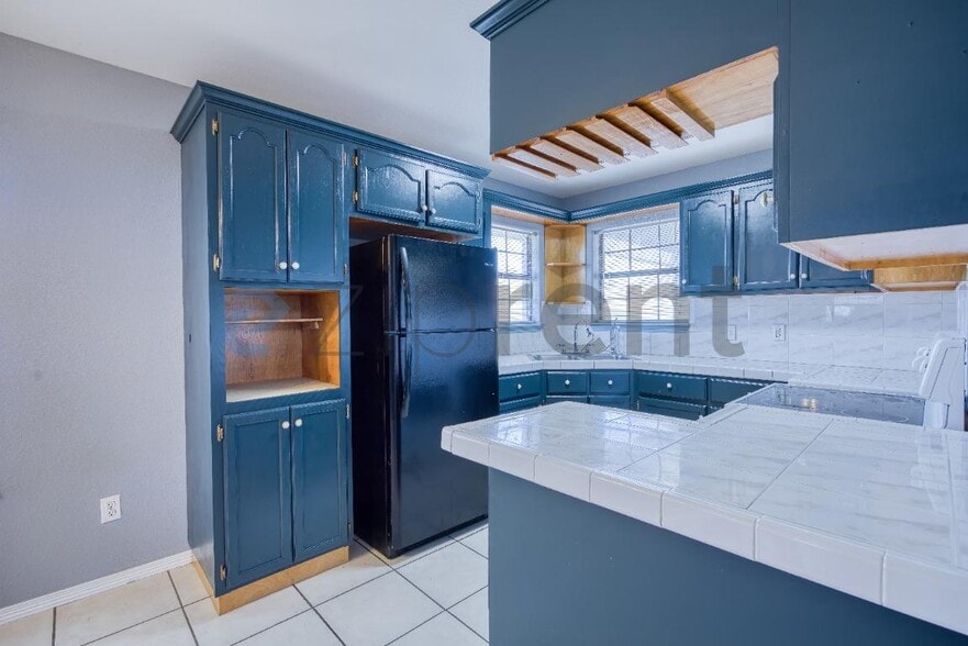 Building Photo - 6053 Blanco River St