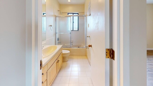 Building Photo - 31 Hylan Blvd