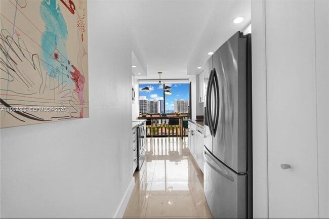 Building Photo - 1000 W Island Blvd