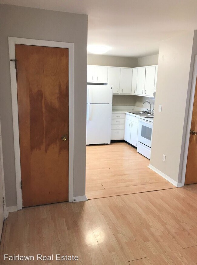 Building Photo - 807 S Randolph St