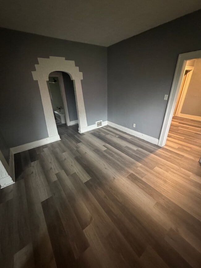 Building Photo - 2 Bedroom 1 Bathroom House