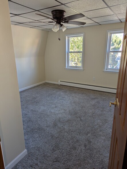 Building Photo - 228 School St